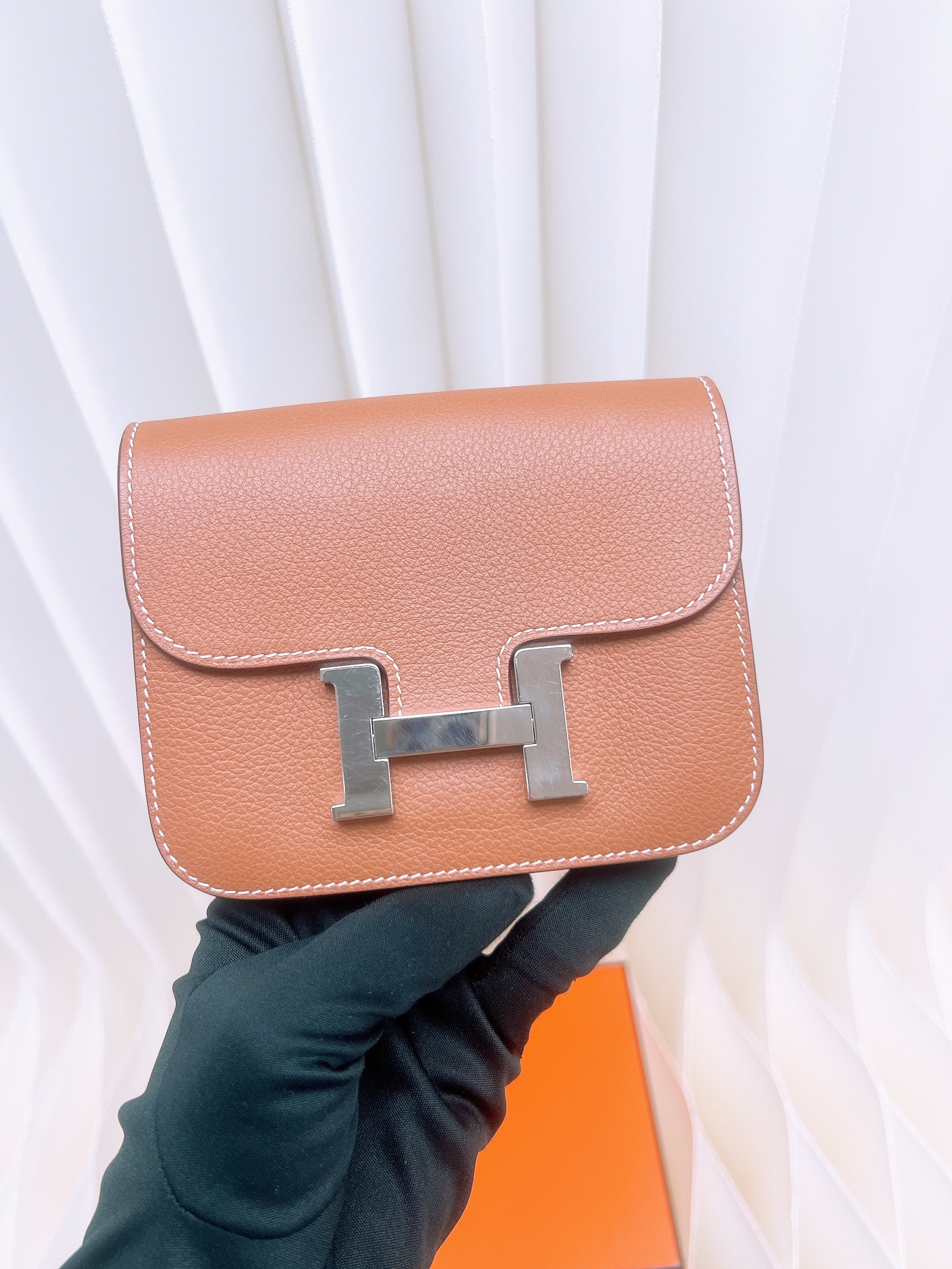 Hermes constance slim wallet (gold/phw/stamp b)