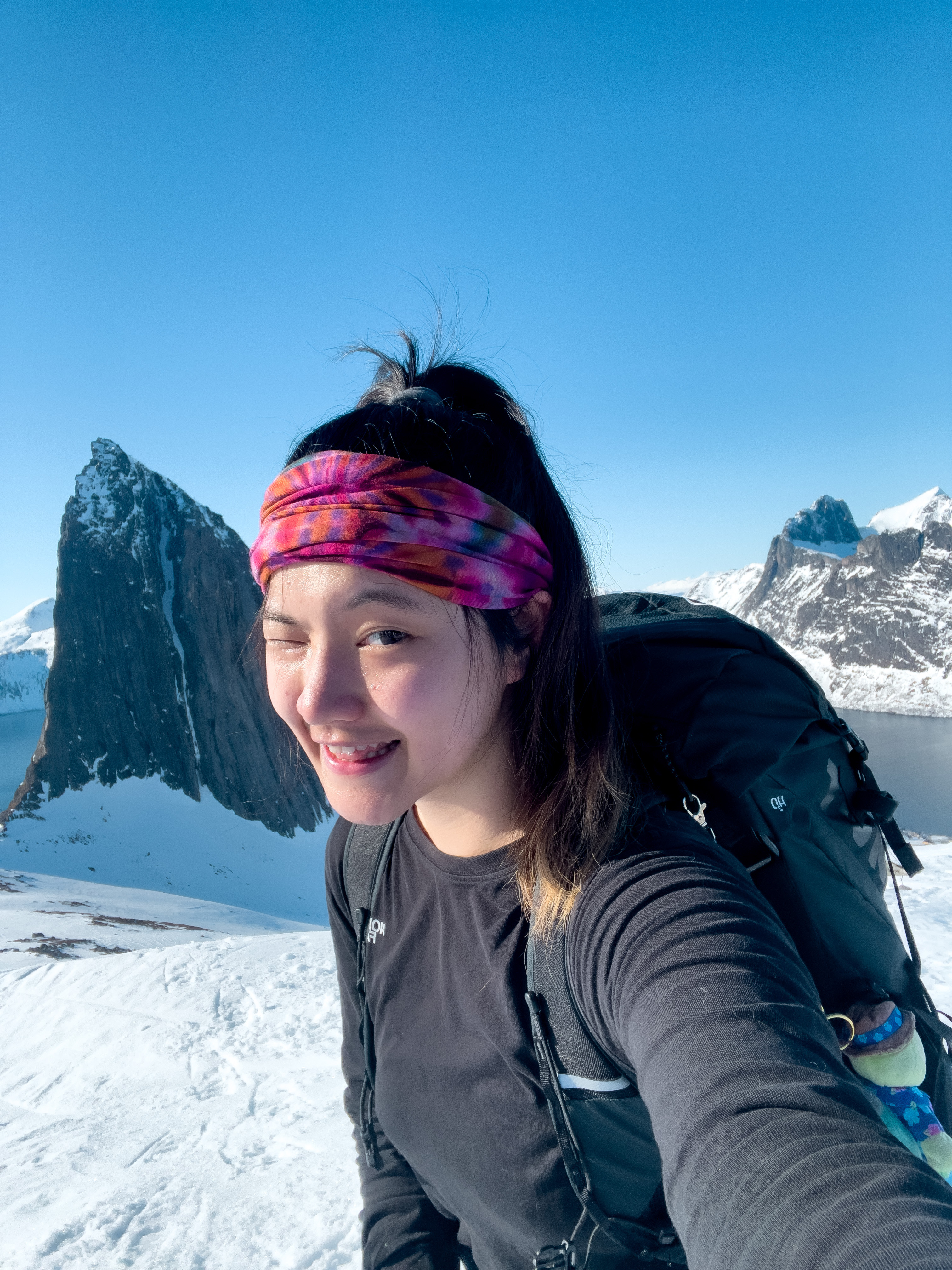 柑桔雪地登山自拍