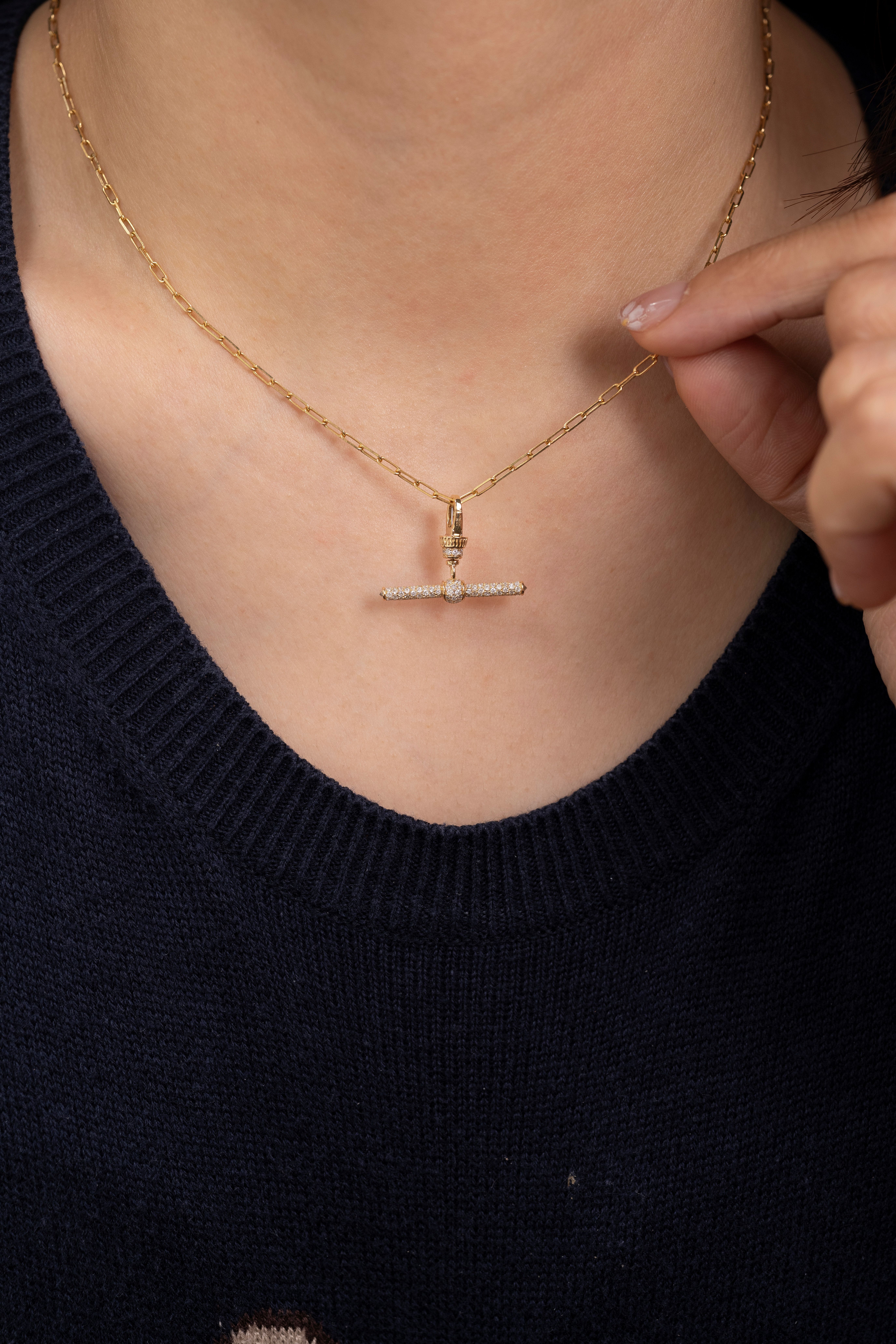 18K T bar Diamond Pendant