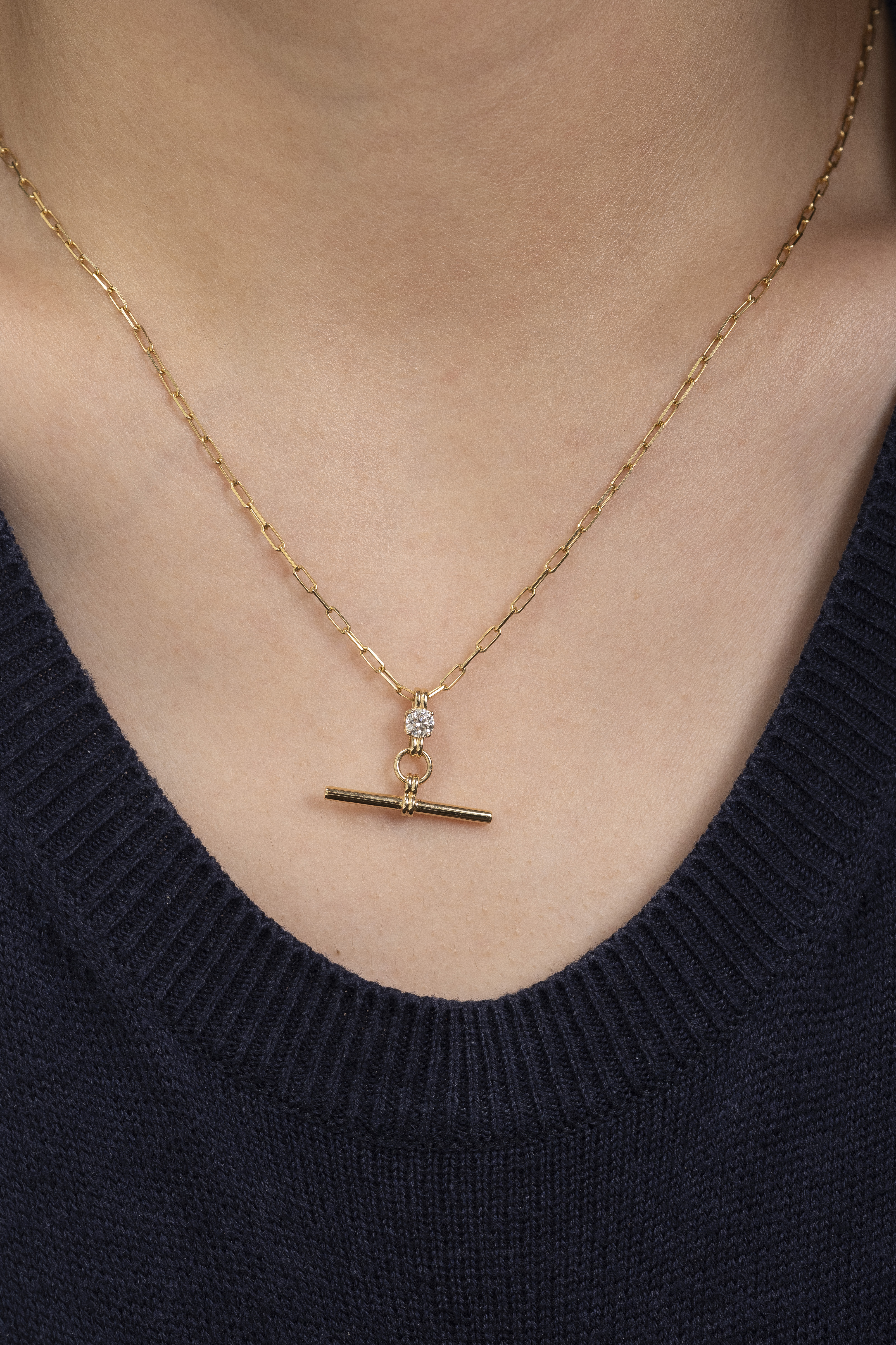 18K 0.20ct T Bar Diamond Pendant