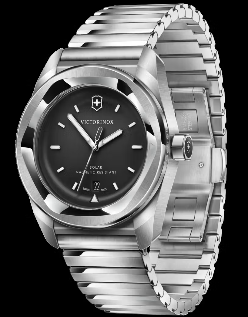 萬年鐘錶 - VICTORINOX SWISS ARMY 瑞士維氏  瑞士製造太陽能不鏽鋼錶帶男錶 242055 錶徑 : 39mm
