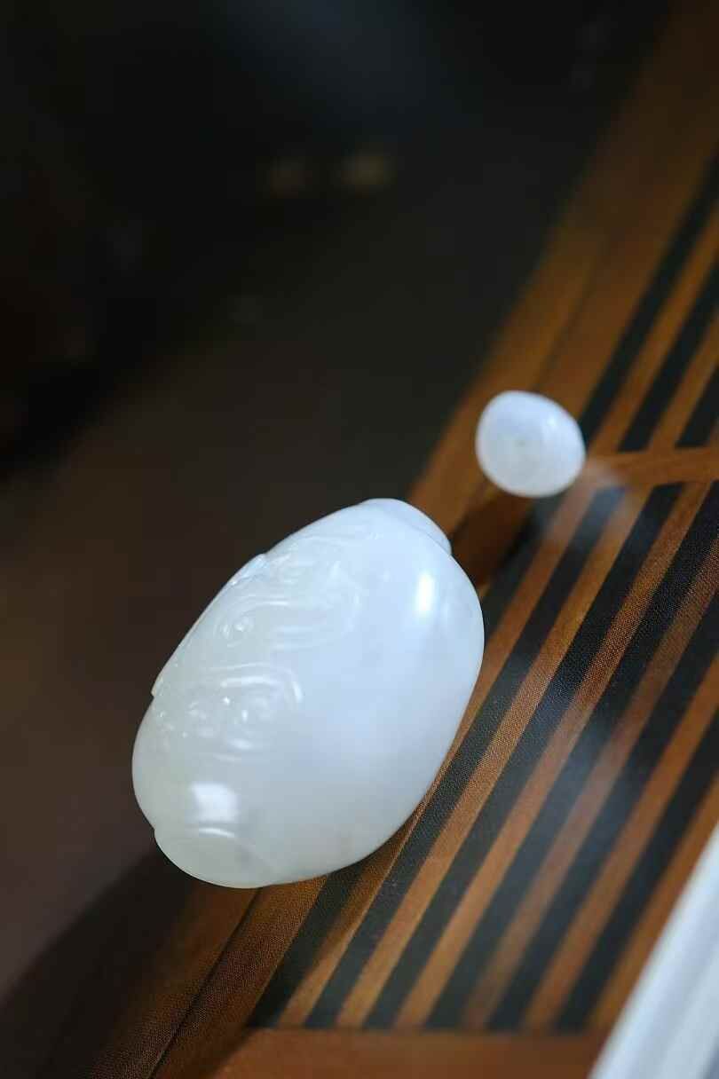 52374 和田玉籽料香囊掛件
