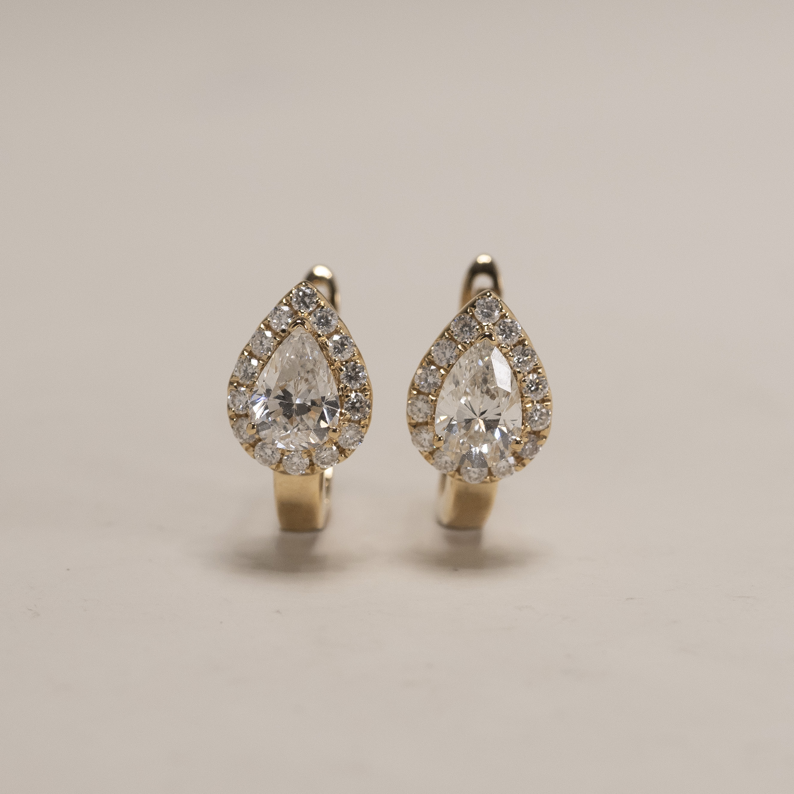18K 0.87ct 梨形鑽石耳環