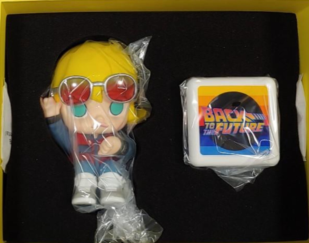 【絕版現貨】POP MART Molly 回到未來 Back to the Future 限定版潮流大娃（全新未拆袋/含防偽卡）