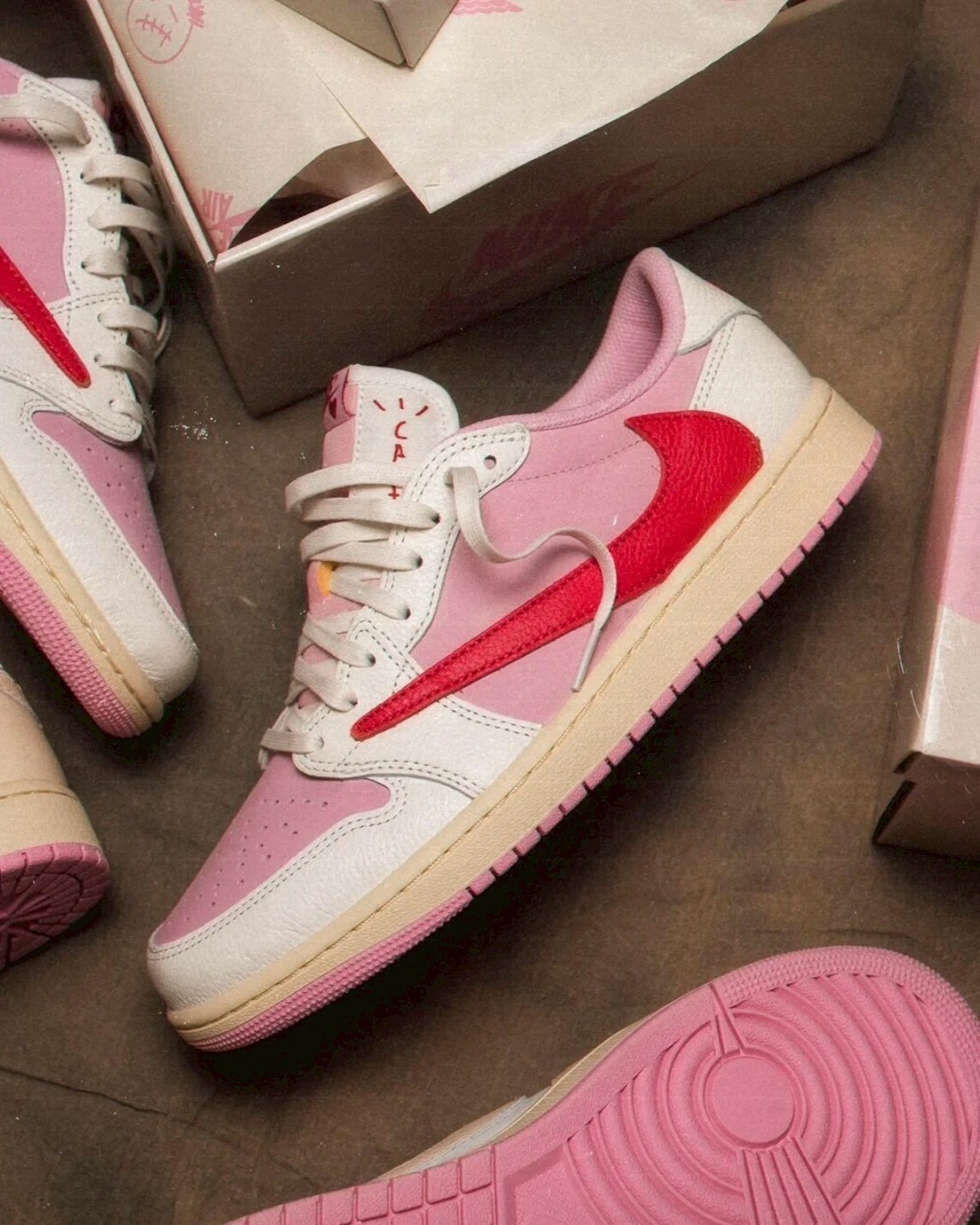 Nike Air Jordan 1 Low OG x Travis Scott "Sail Tropical Pink" 紅粉倒鉤 桃粉色 聯名 低筒休閒鞋