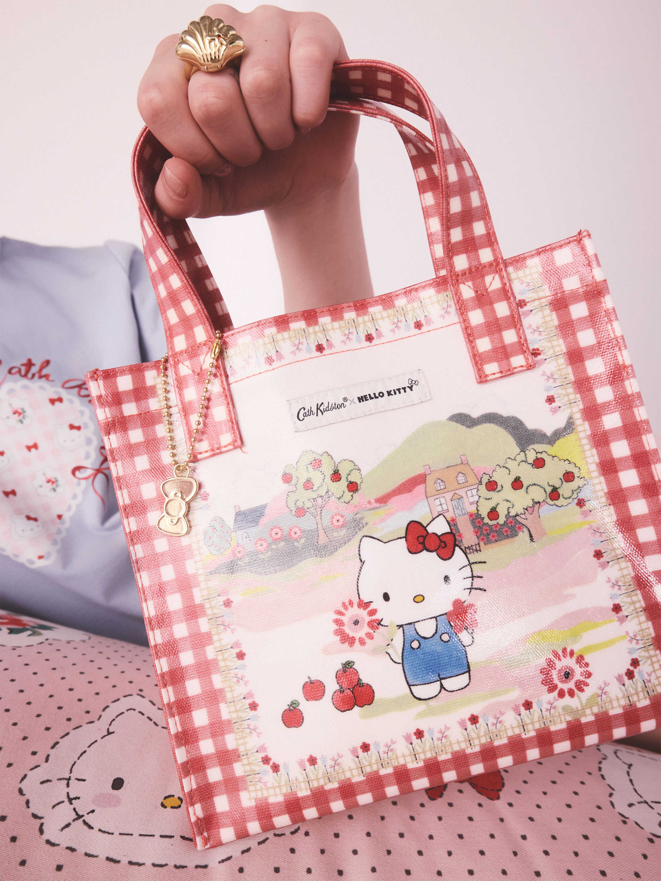 Cath Kidston × Hello Kitty 防潑水萬用小手提袋  (Hello Kitty Scene)