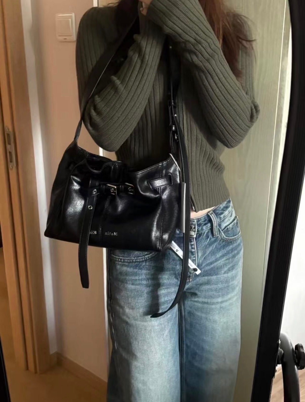 【1.6 截單！限時優惠預訂】MATIN KIM BELTED VOLUNN SMALL BUCKET BAG（2色）