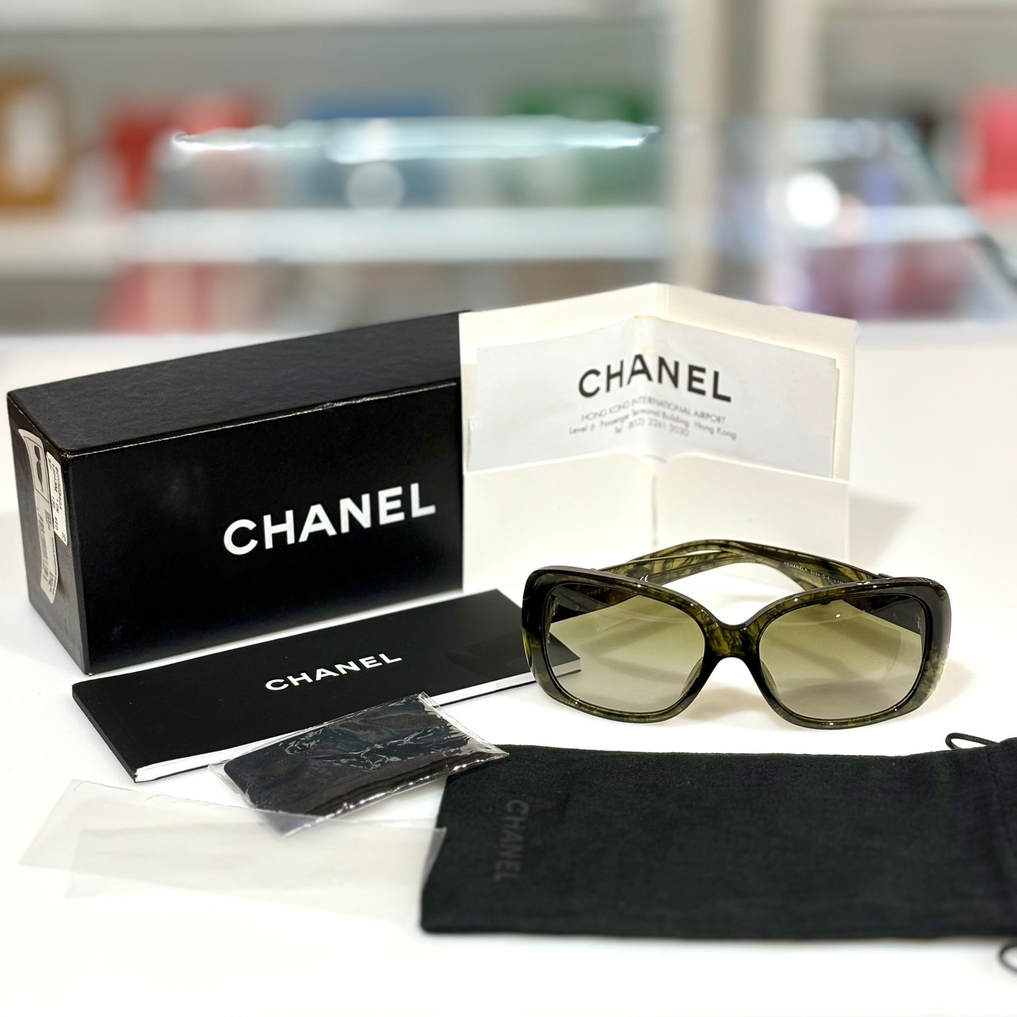 99.9%NEW二手CHANEL PVC Sunglasses墨綠色通透機脂,灰色皮紋金屬LOGO 太陽眼鏡/墨鏡 #香榭站正品