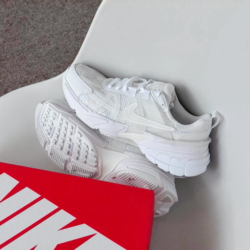 NIKE V2K RUN 花卉小白鞋