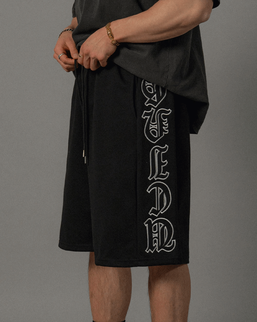 Side Embroidered Bermuda Pants