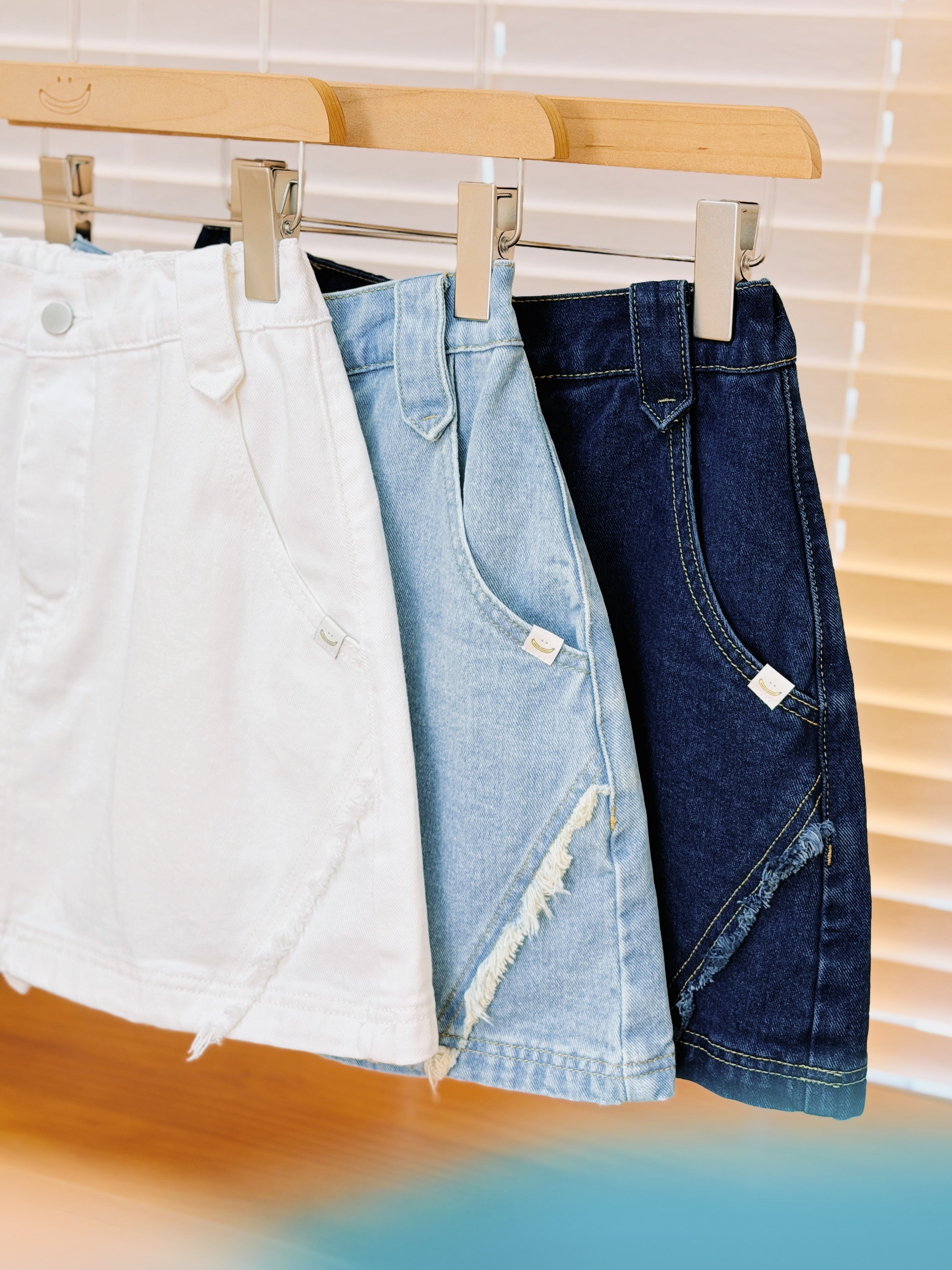 三色 / 牛仔線條感流蘇A字短裙 / Frayed Line Denim A-Line Mini Skirt