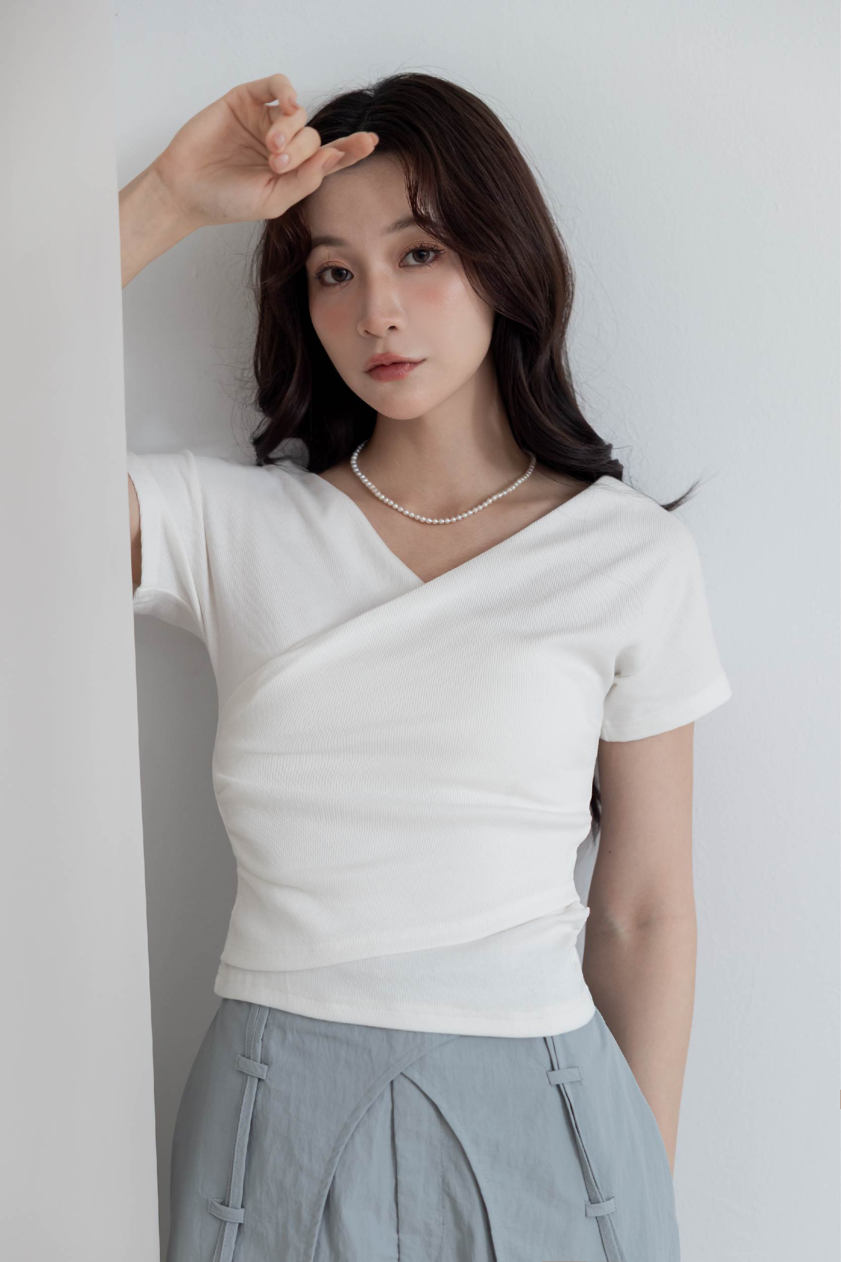 V領側抓褶修身彈力T-Shirt