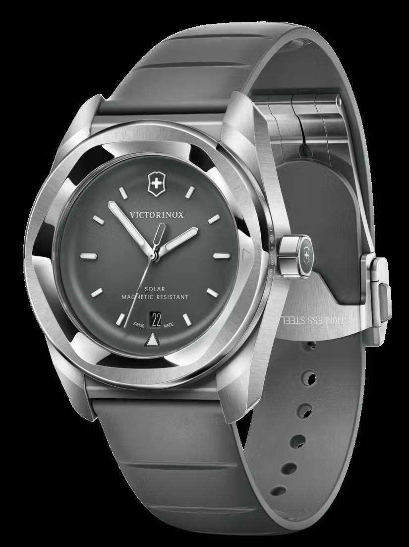 萬年鐘錶 - VICTORINOX SWISS ARMY 瑞士維氏  瑞士製造太陽能不鏽鋼錶帶男錶 242052 錶徑 : 39mm