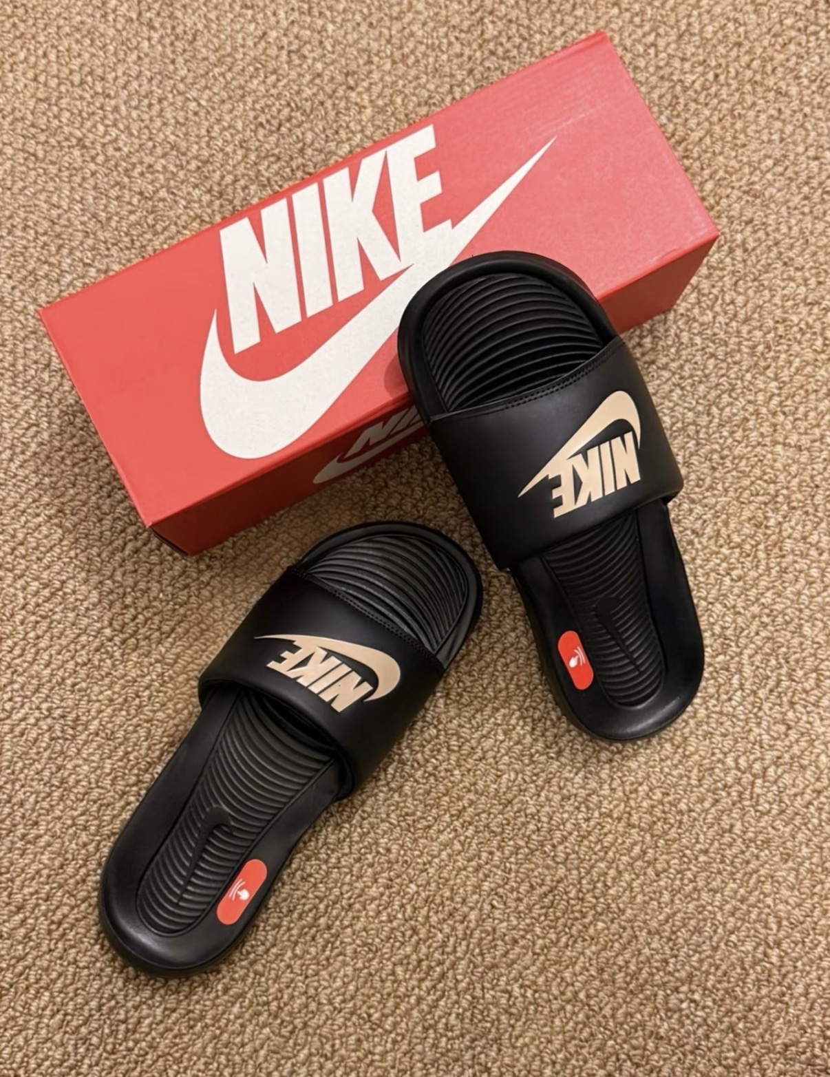 男鞋 NIKE VICTORI ONE SLIDE 黑金 柔軟 休閒 基本款 拖鞋【CN9675-006】