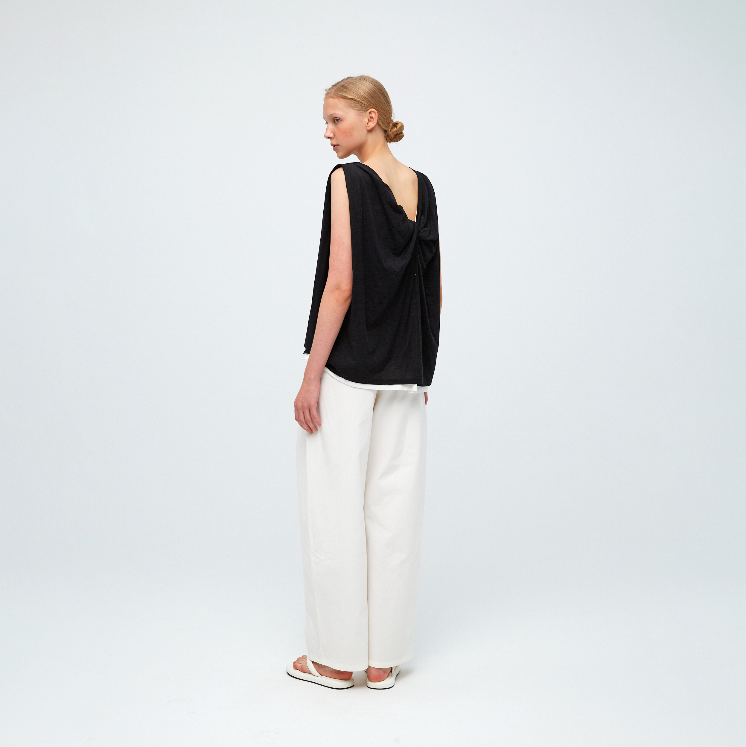 10 MOOn Double-Layer Twist-Back Top