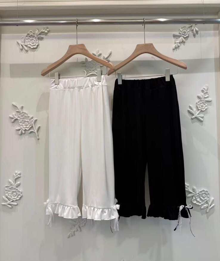 BE15 褲  腰26-43hip40-50 長26 $419 (一口價)