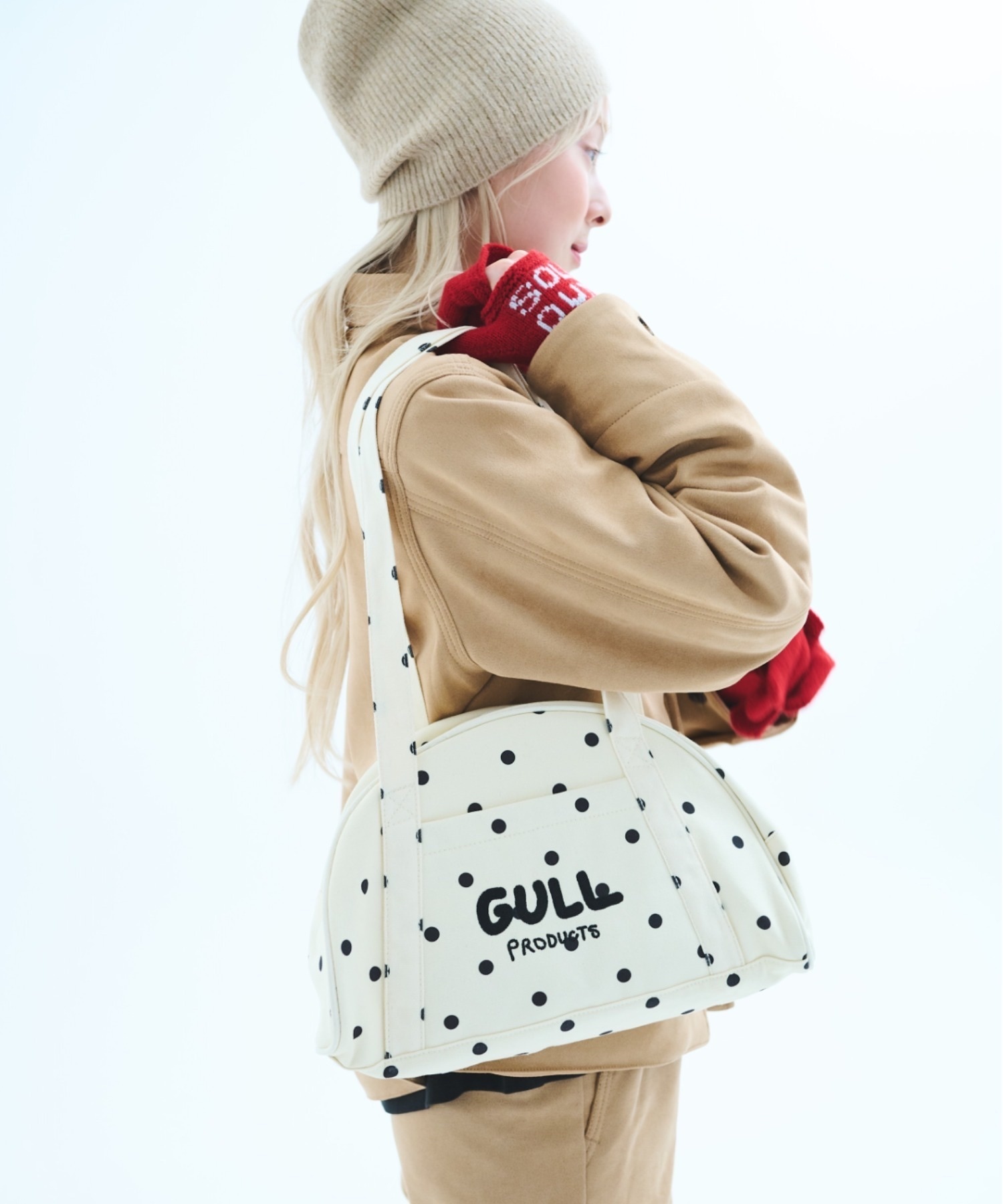 Common Gull Products. / Boston bag