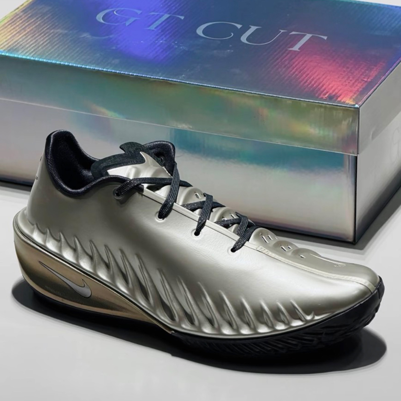 Nike G.T. Cut 4 "Rob Dillingham" 金屬 鐵灰 灰銀 鈦灰 珍珠 亮面 變向 迪林漢姆 PE 灰狼 GTCUT 實戰籃球鞋 IQ8243-001