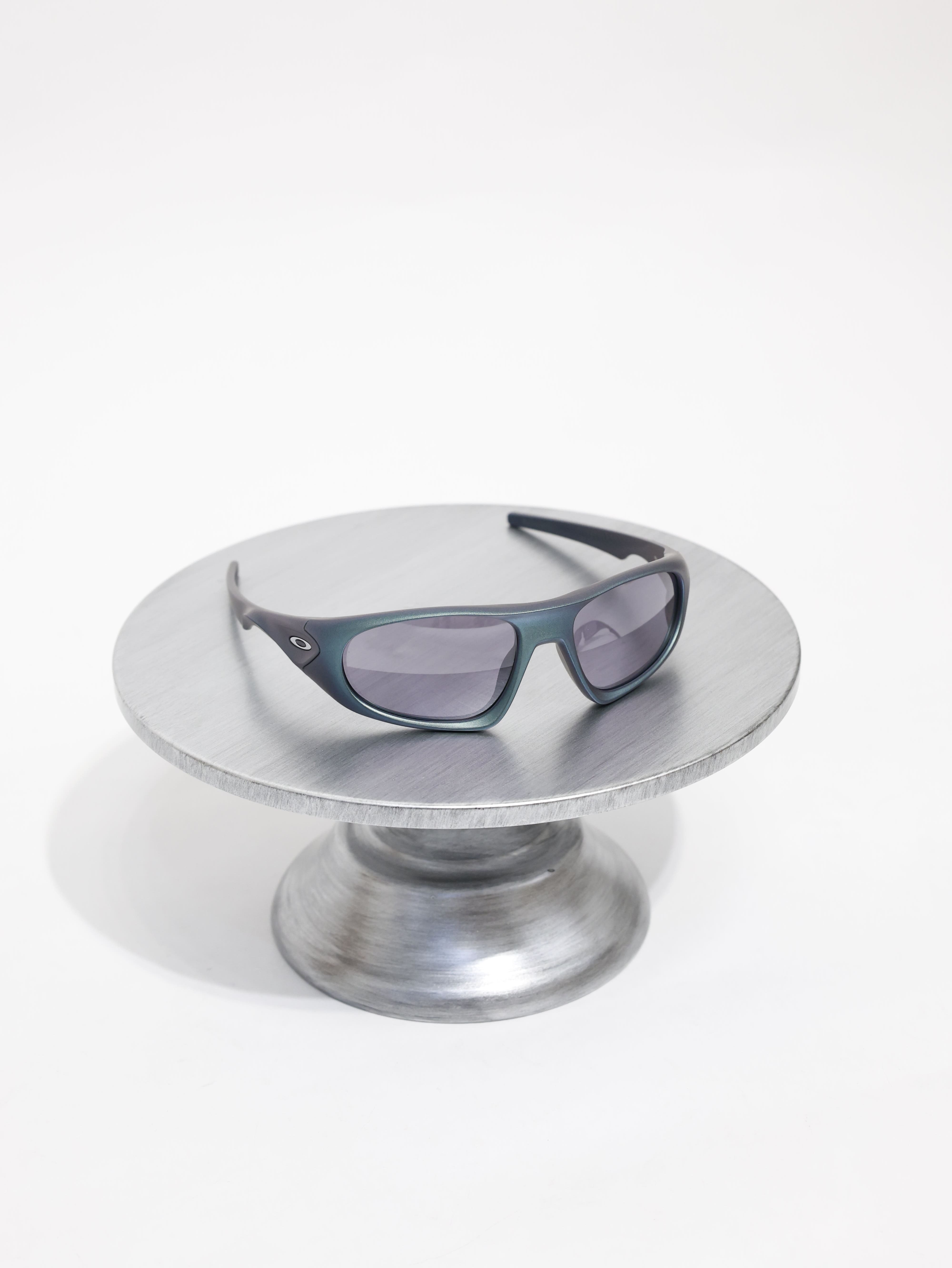 OAKLEY INJECTED UNISEX SUNGLASS 0260
