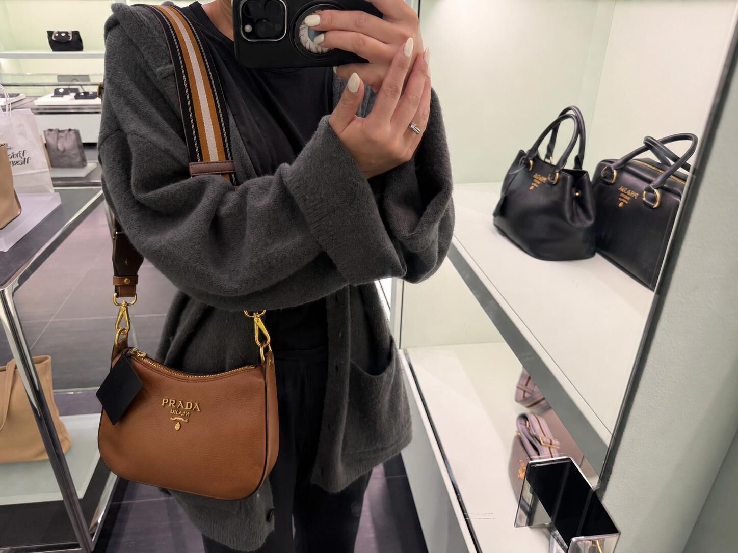 LYS01853 Prada 金扣荔枝紋牛皮餃子包