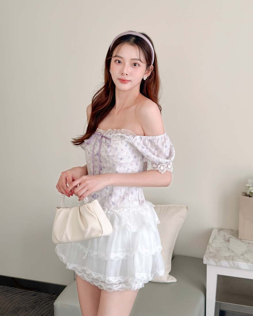 LINA LINA漂亮甜感緞帶蕾絲愛心釦碎花上衣-浪漫紫