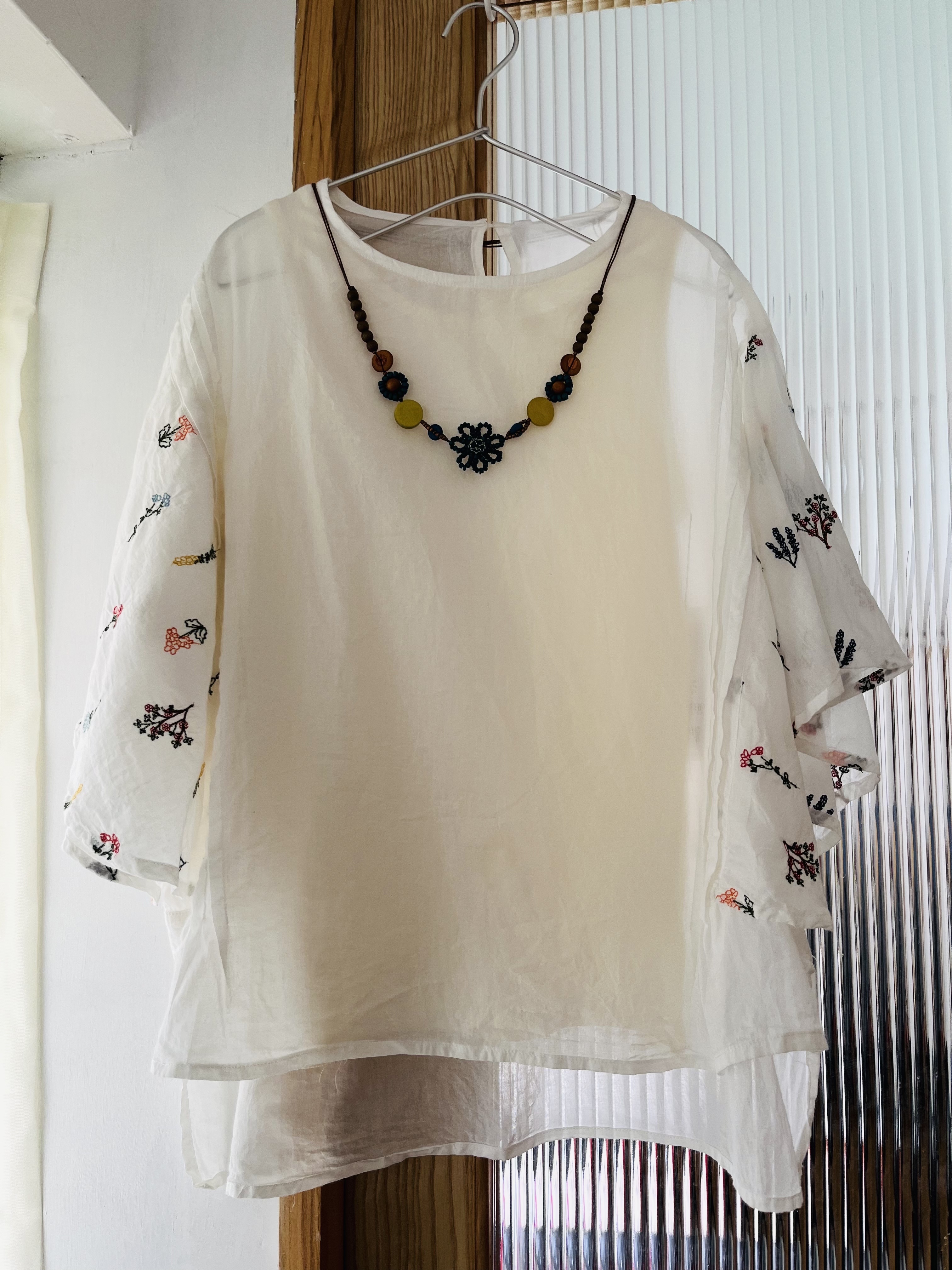 LUPILIEN米色刺繡花花top