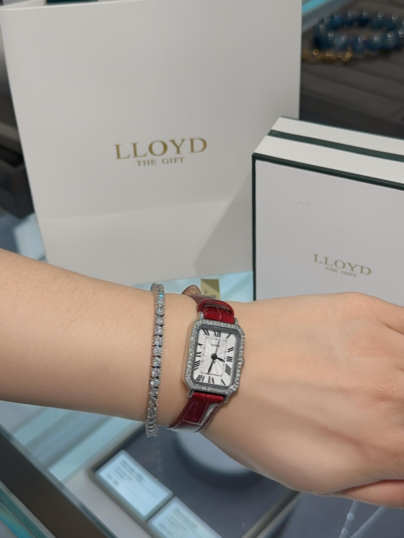 LL01 韓國🇰🇷網紅品牌LLOYD 時尚輕奢風 ( 紅/藍 $569 黑色$509 (一口價)