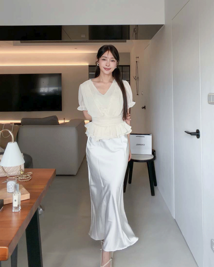 LINA LINA氣質心弦睫毛蕾絲裙襬上衣附繞帶-溫柔杏