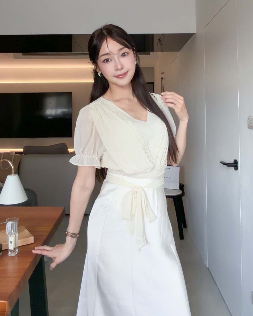 LINA LINA氣質心弦睫毛蕾絲裙襬上衣附繞帶-溫柔杏