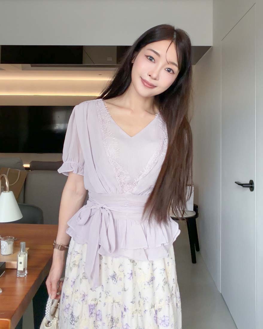 LINA LINA氣質心弦睫毛蕾絲裙襬上衣附繞帶-優美紫