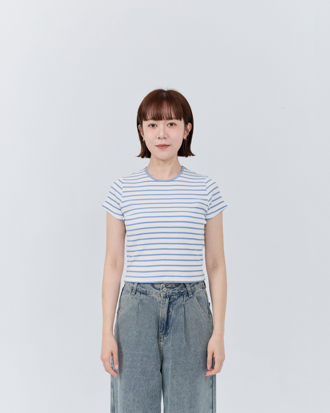 Striped and ribbed textured short-sleeved top, available in two colors.【01099717】in stock+pre-order