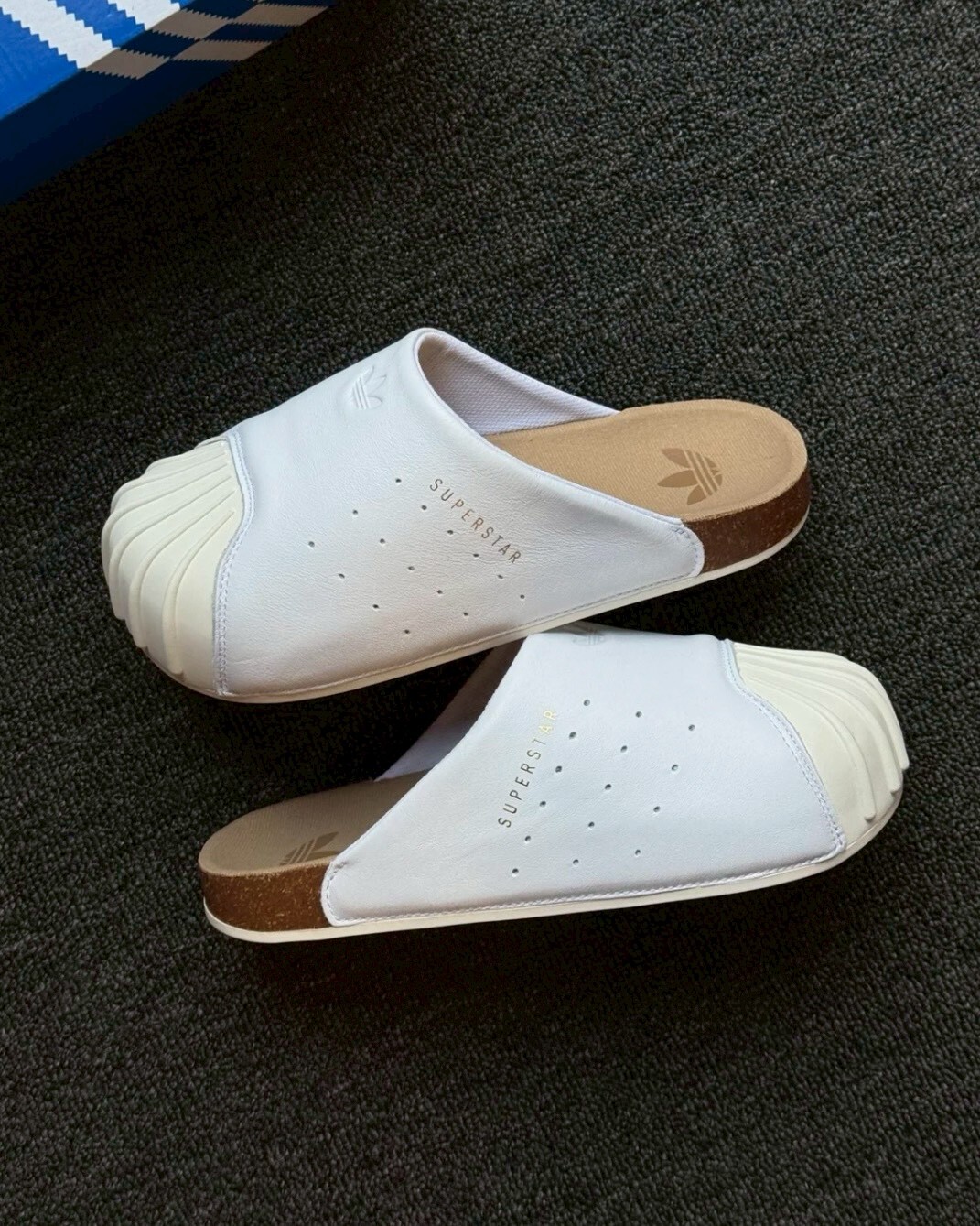 Adidas Original Adimule 白色 貝殼頭 皮革 勃肯鞋 拖鞋 懶人鞋 包頭鞋
