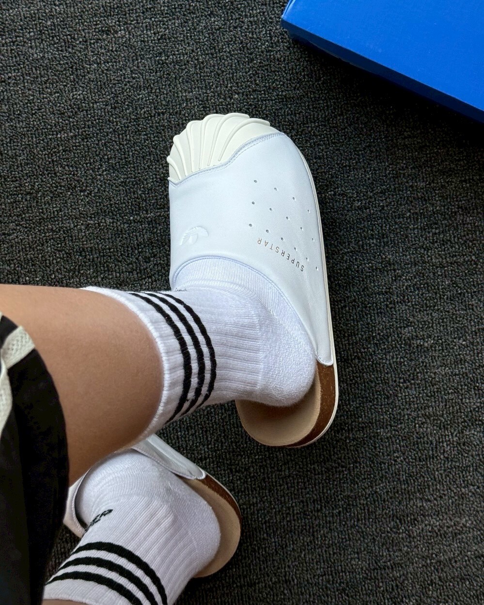 Adidas Original Adimule 白色 貝殼頭 皮革 勃肯鞋 拖鞋 懶人鞋 包頭鞋