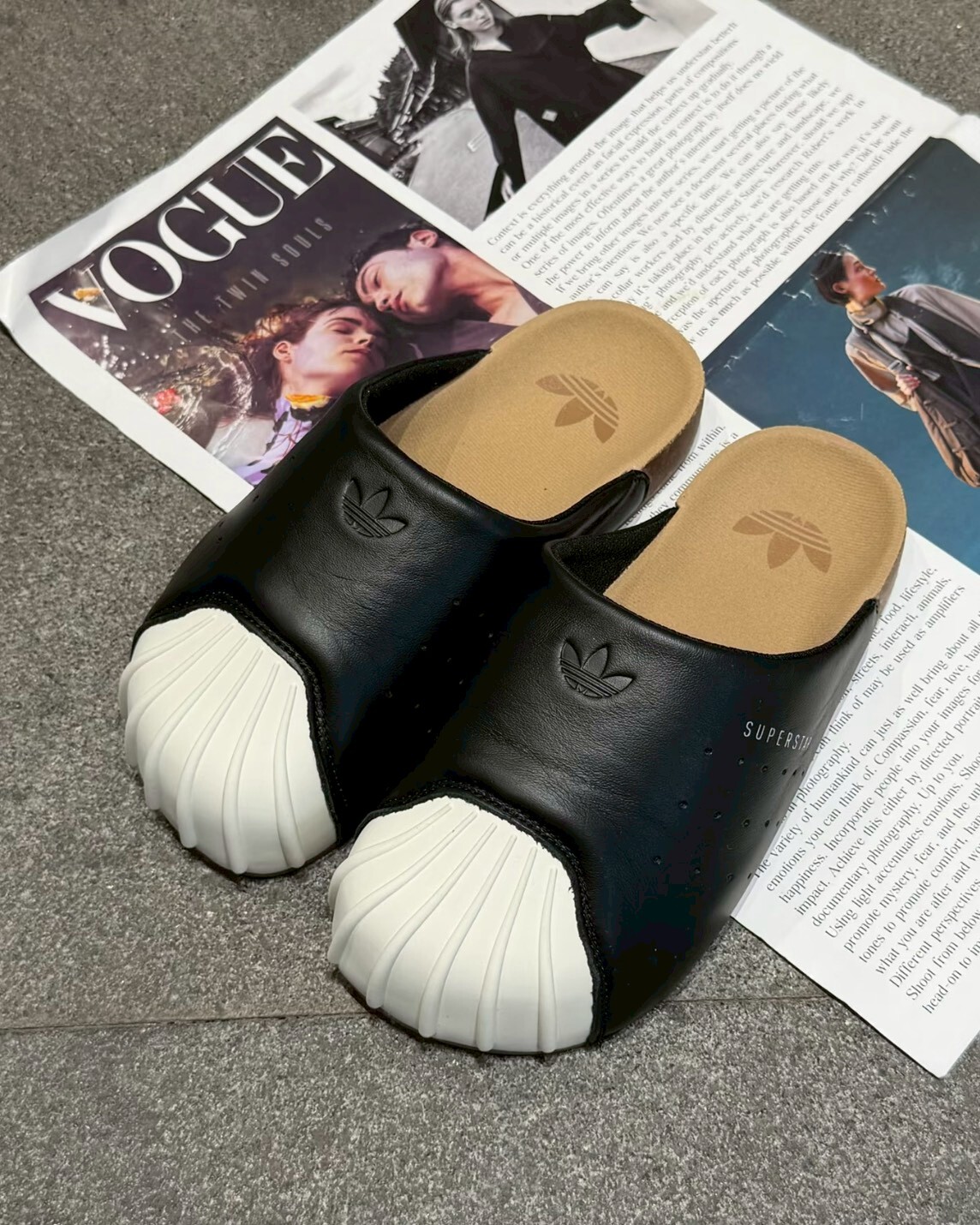 Adidas Original Adimule 黑白撞色 貝殼頭 皮革 勃肯鞋 拖鞋 懶人鞋 包頭鞋