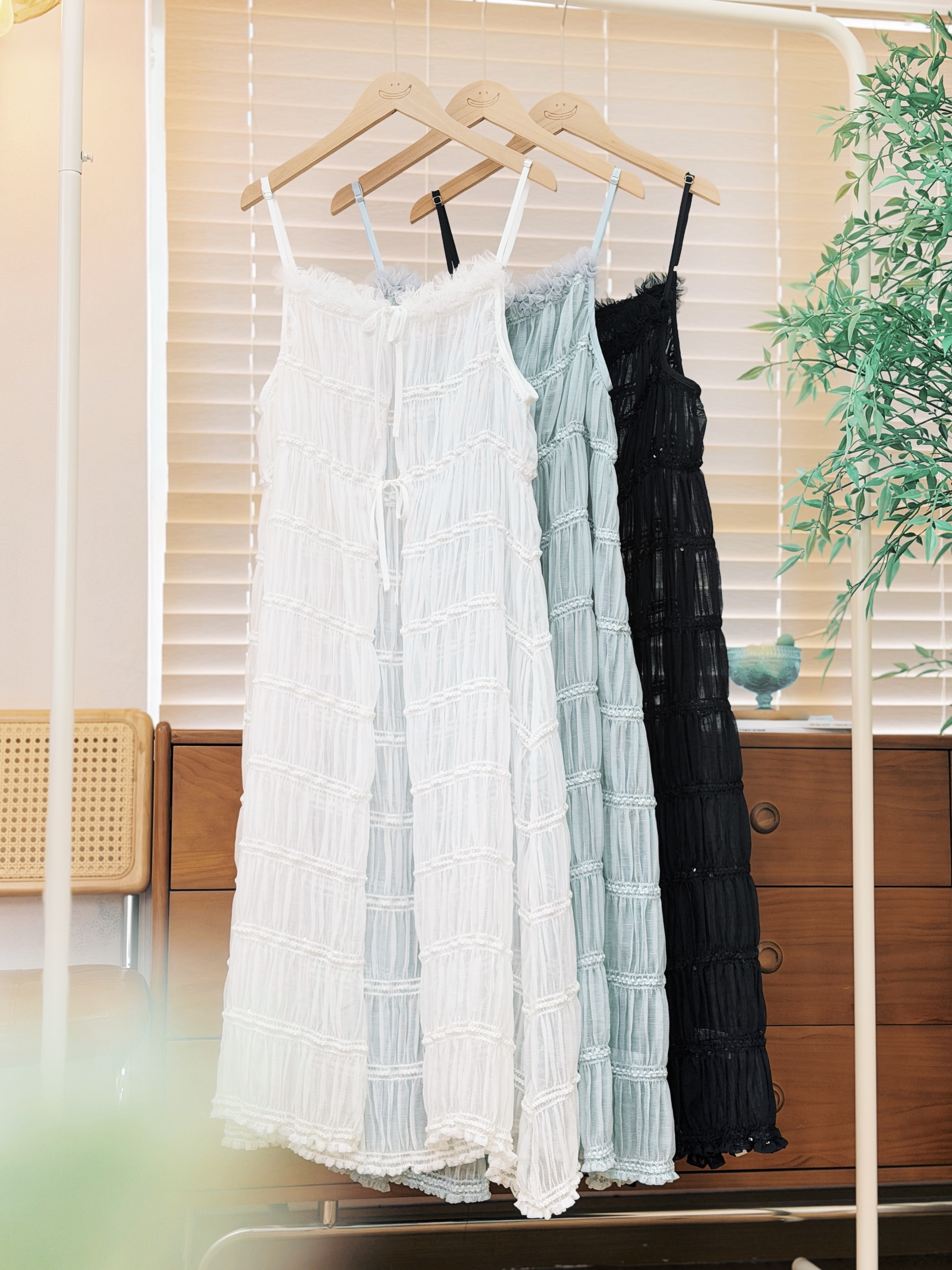 三色 / 星屑網紗層次感長馬甲 / Stardust Sheer Tiered Longline Cami