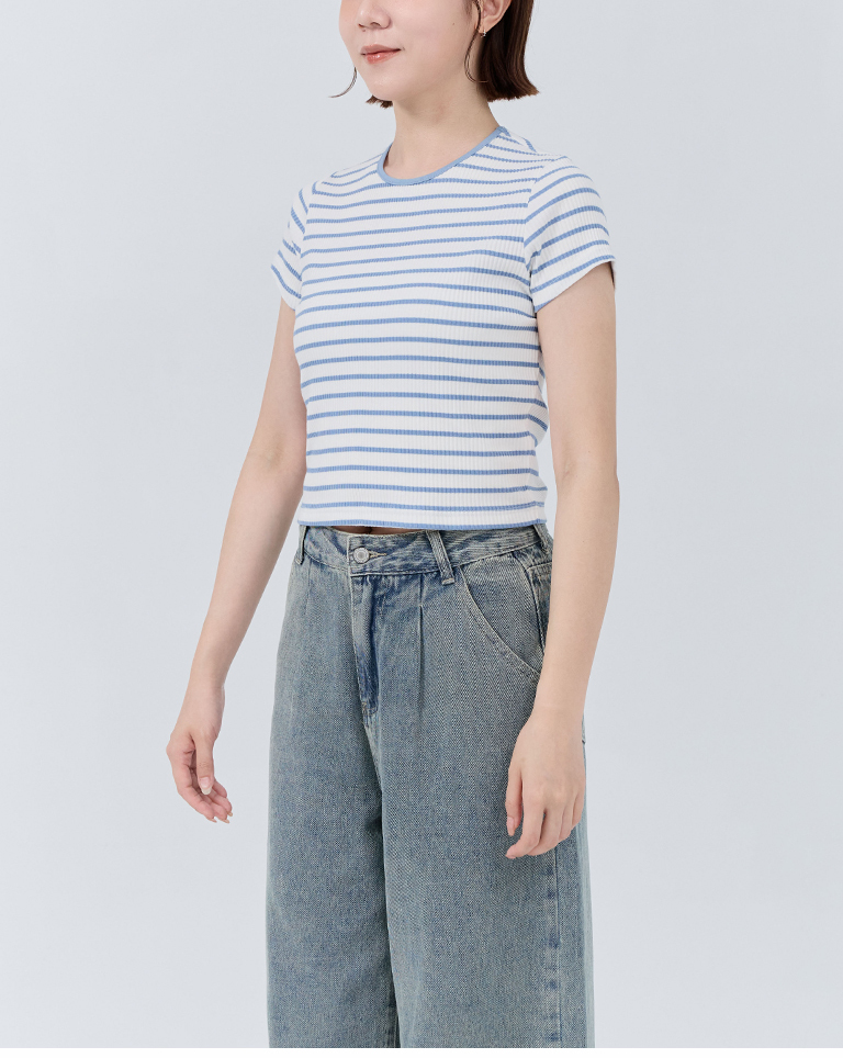Striped and ribbed textured short-sleeved top, available in two colors.【01099717】in stock+pre-order