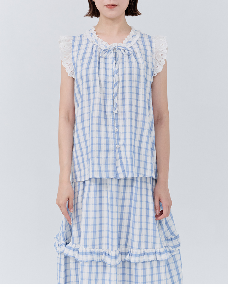 Stand-up collar lace ruffle sleeveless vest top, available in two colors.【01099735】in stock+pre-order