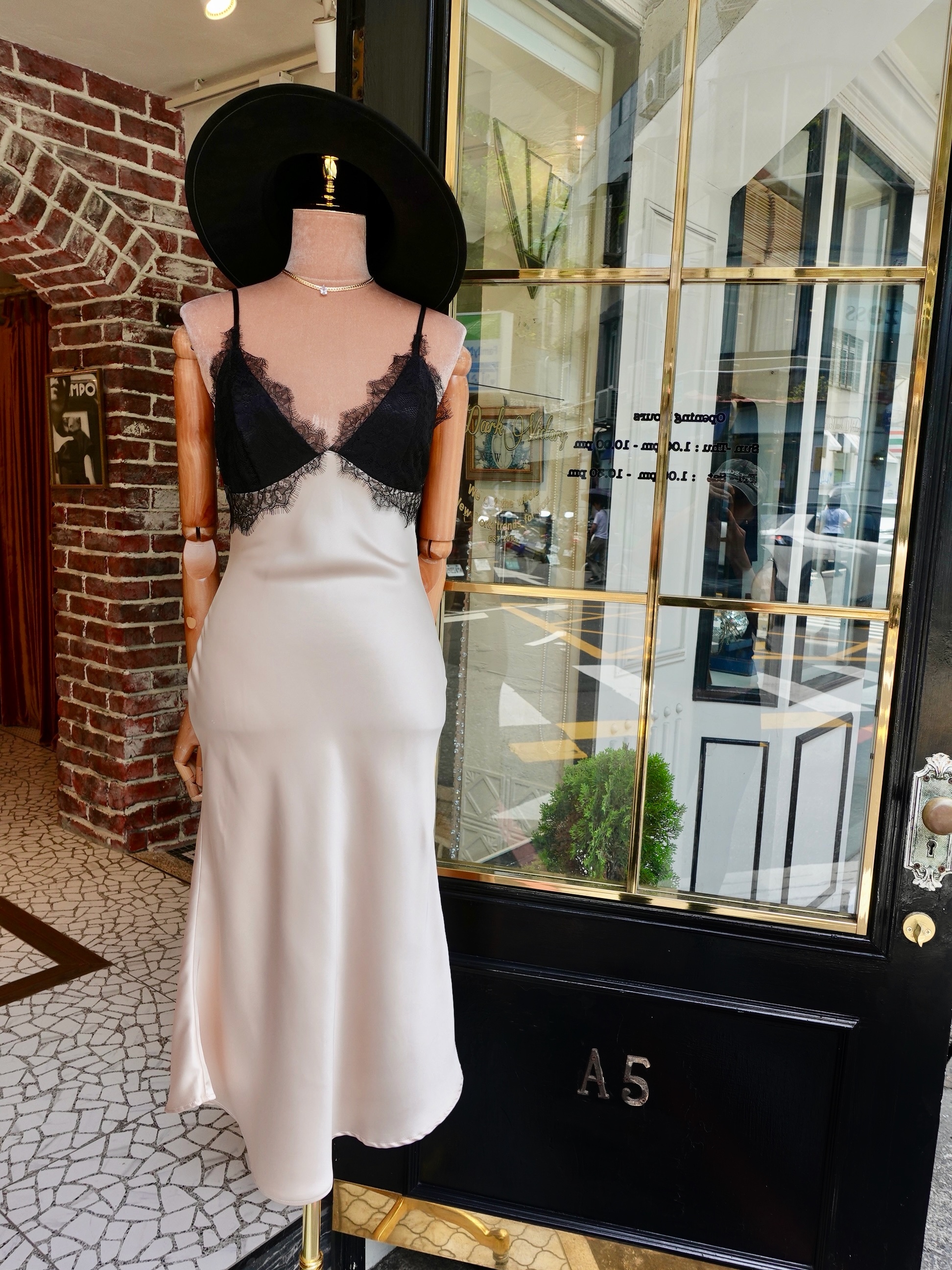Champagne香檳黑色蕾絲緞面Dress
