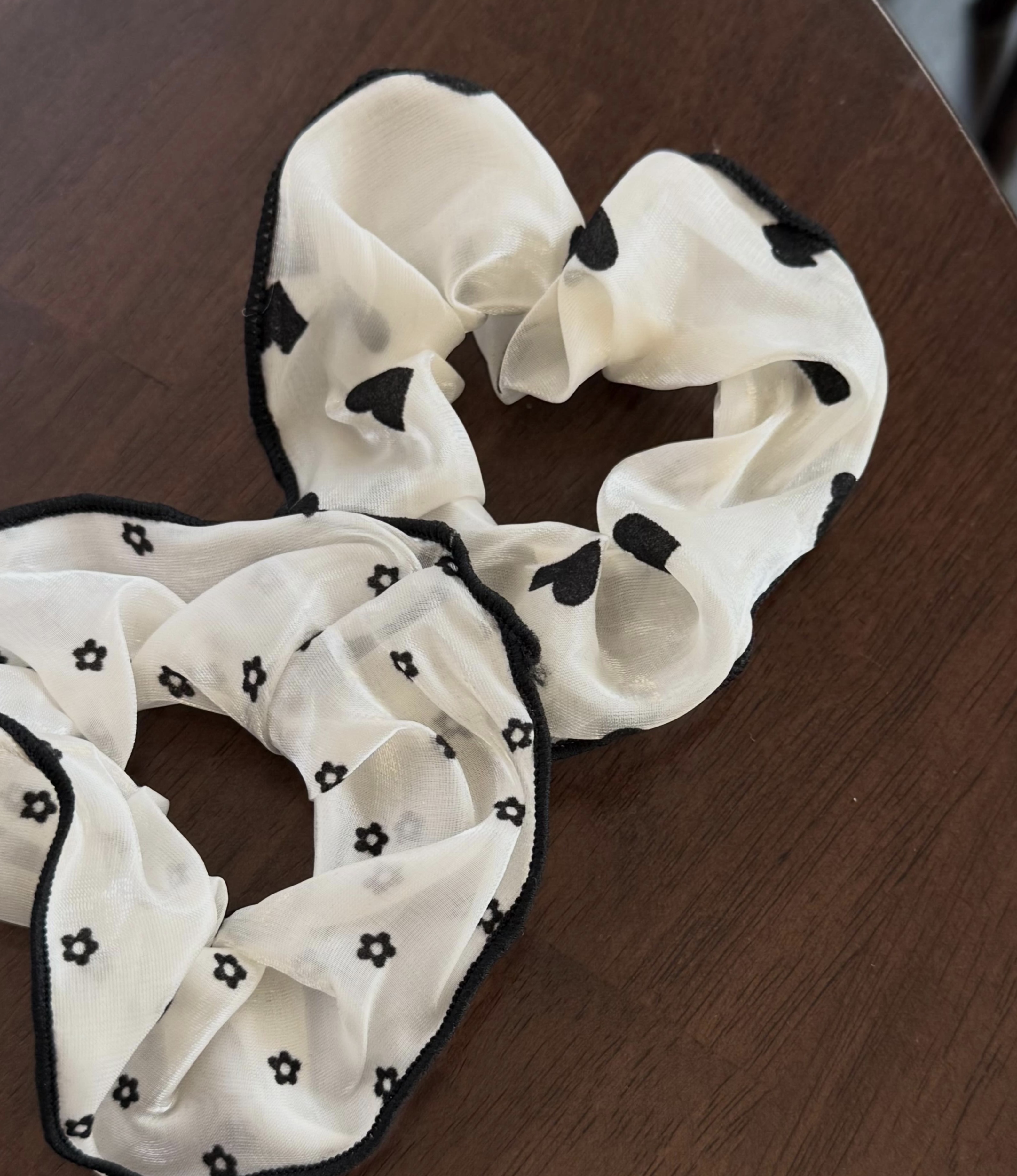JS22絲光細亮黑邊髮圈(小花/愛心，無折扣)