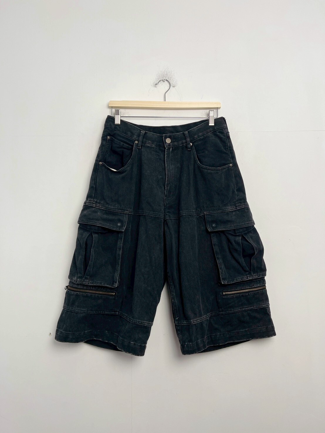 BEAMS Faded Cargo Shorts - Black SIZE M