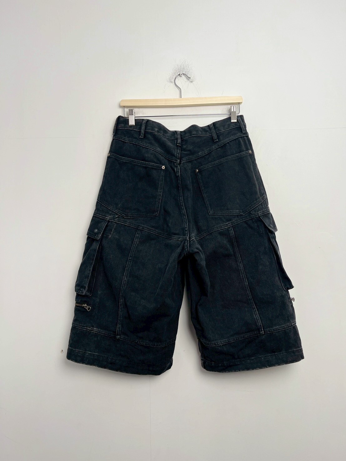 BEAMS Faded Cargo Shorts - Black SIZE M