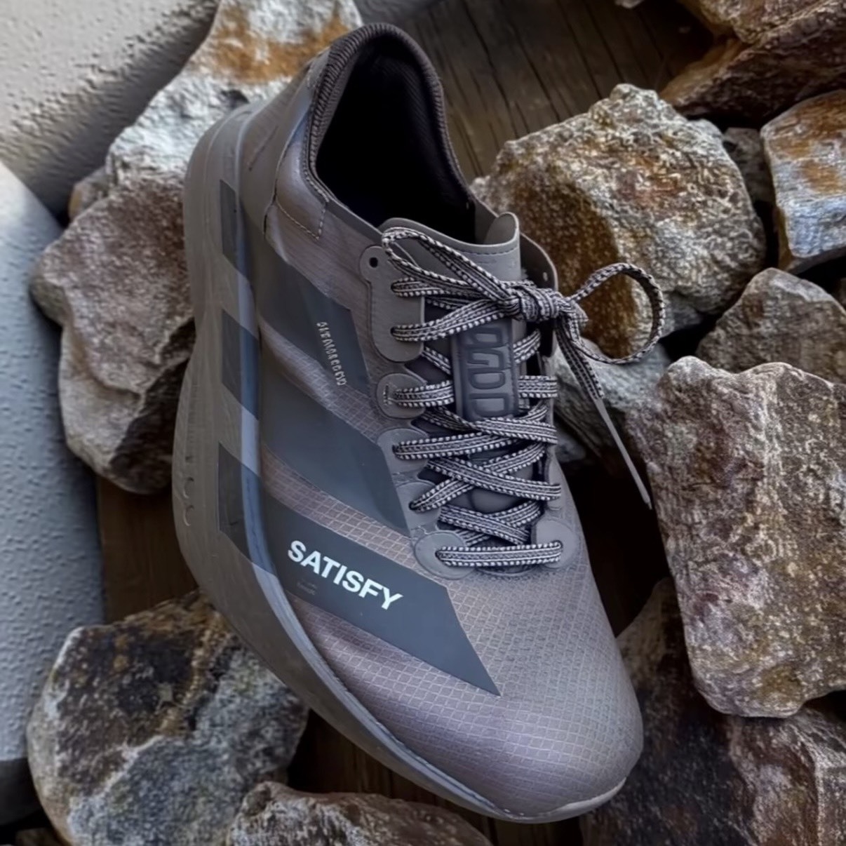 【代購】 SATISFY x adidas Adizero Adios Pro 4 頂級碳板競速跑鞋 極致先鋒/聯名 KH8442