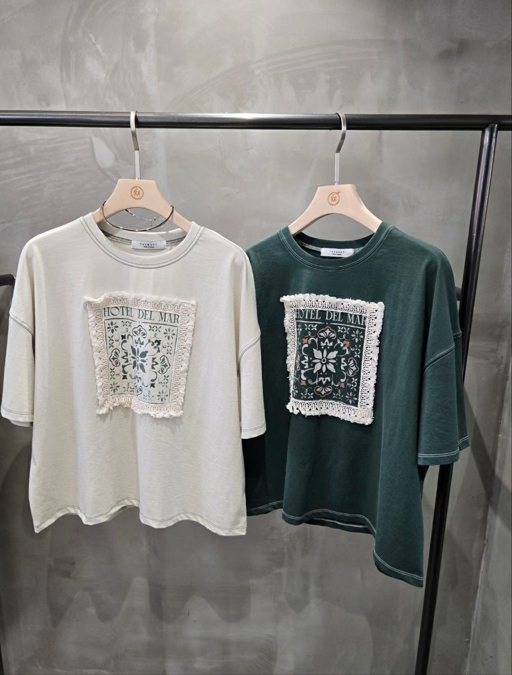 TM6325 圖騰貼布Tee