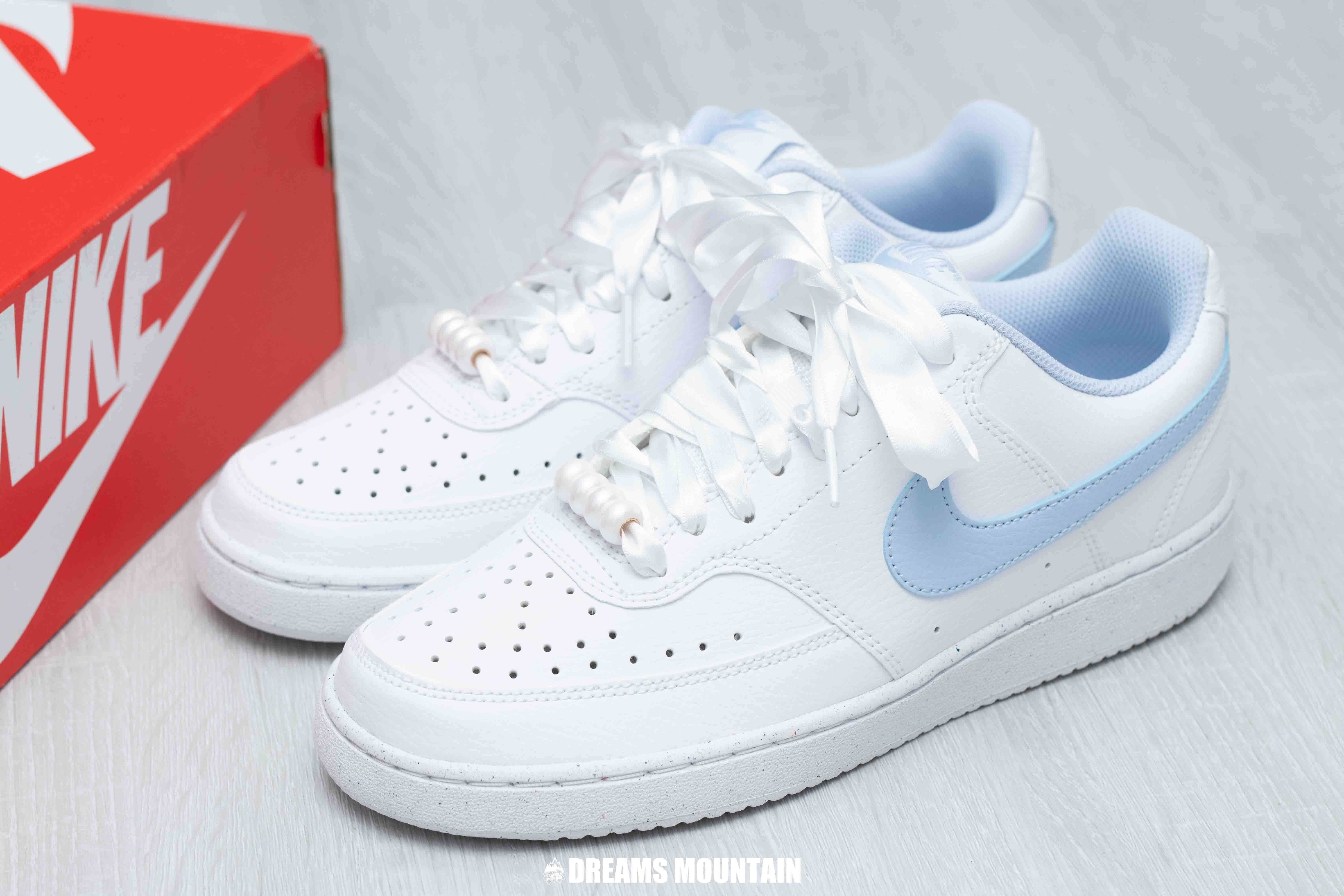 【預訂】NIKE COURT VISION LOW 鍛面珍珠鞋帶 白寶寶藍-WOMEN
