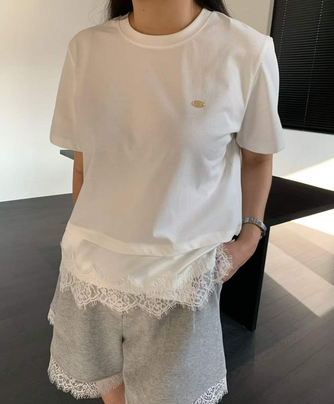 睫毛蕾絲拚襬短袖t