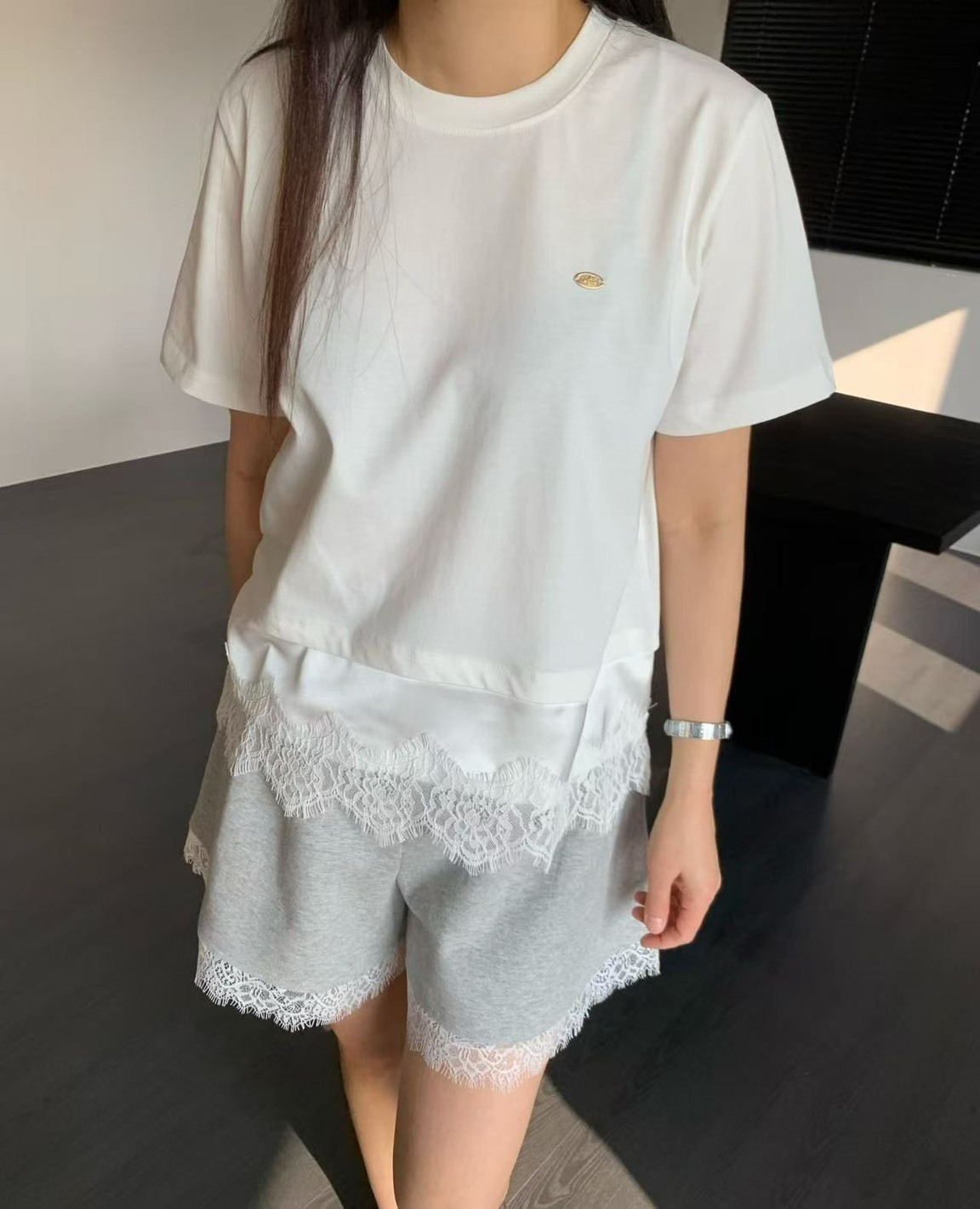 睫毛蕾絲拚襬短袖t