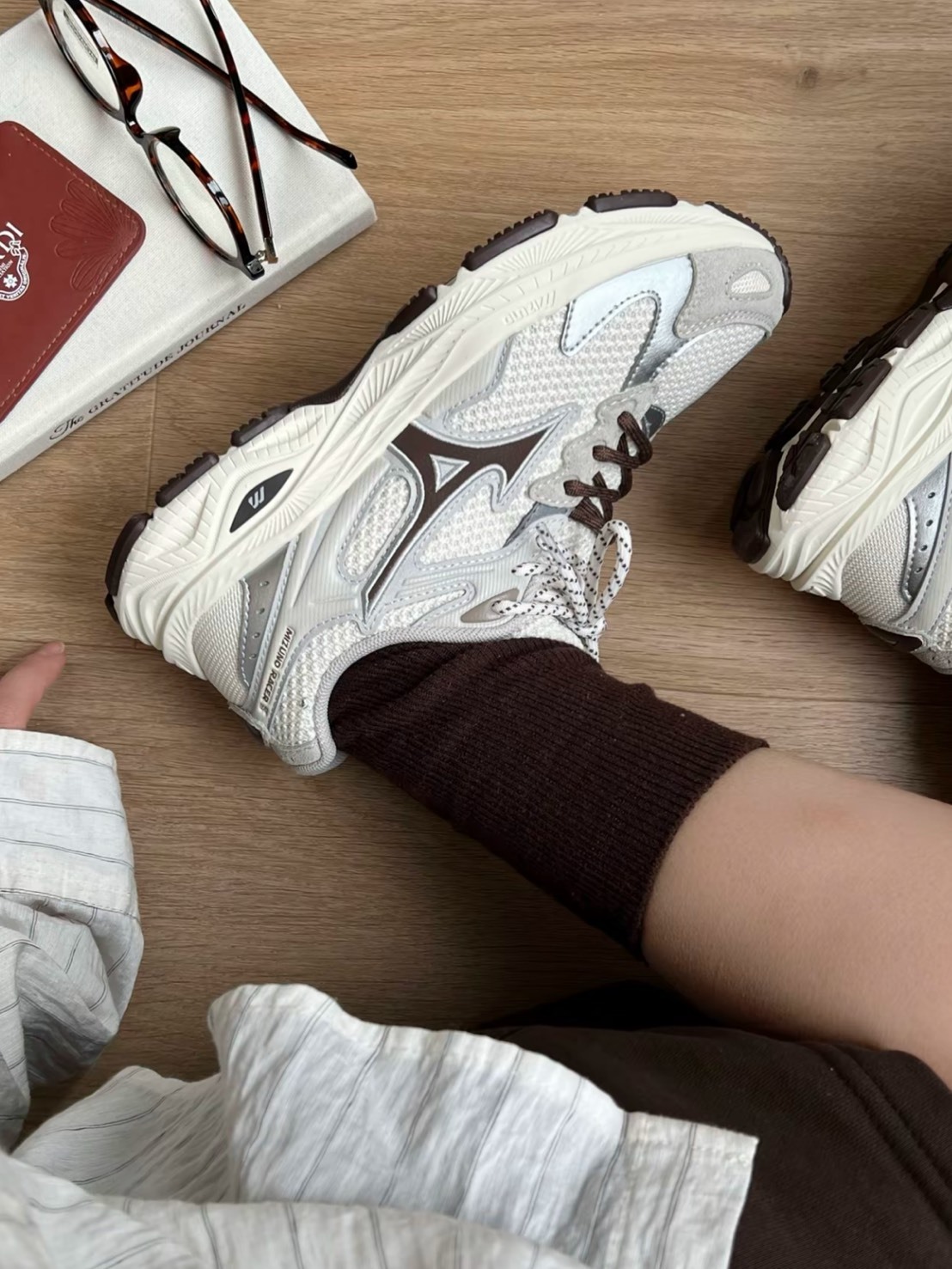 MIZUNO 美津濃 RACER S 慕斯棕 雙色鞋帶 復古跑鞋