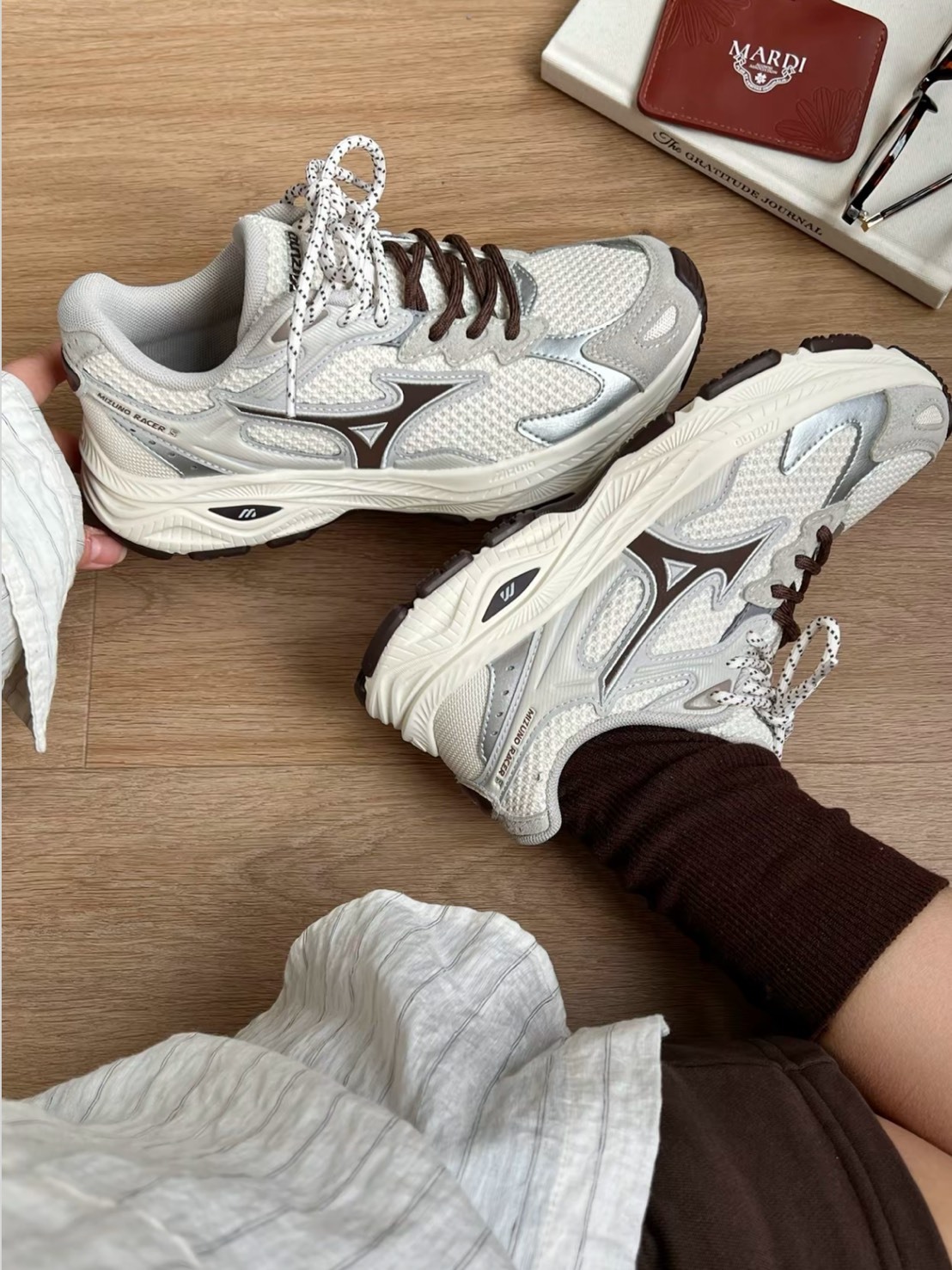 MIZUNO 美津濃 RACER S 慕斯棕 雙色鞋帶 復古跑鞋