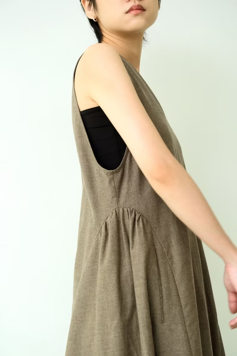 川 衣 WEAR BEING 中亞削肩長洋裝 茶褐棉