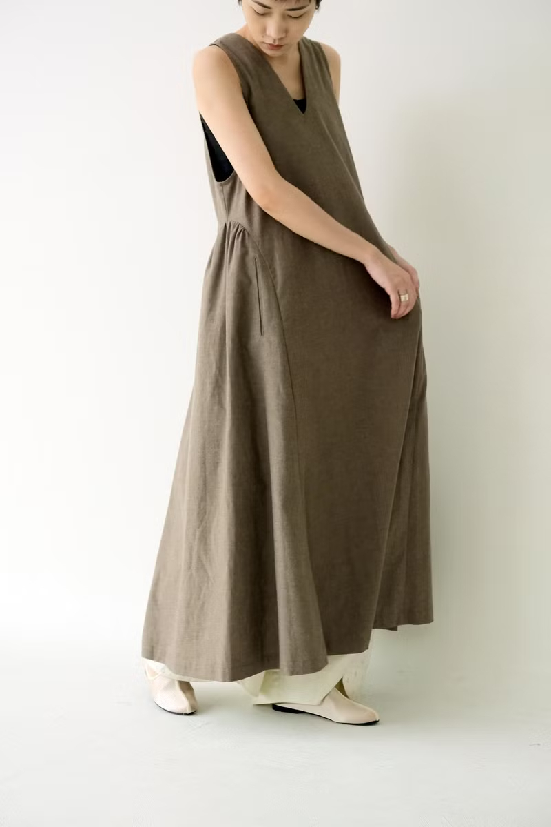 川 衣 WEAR BEING 中亞削肩長洋裝 茶褐棉